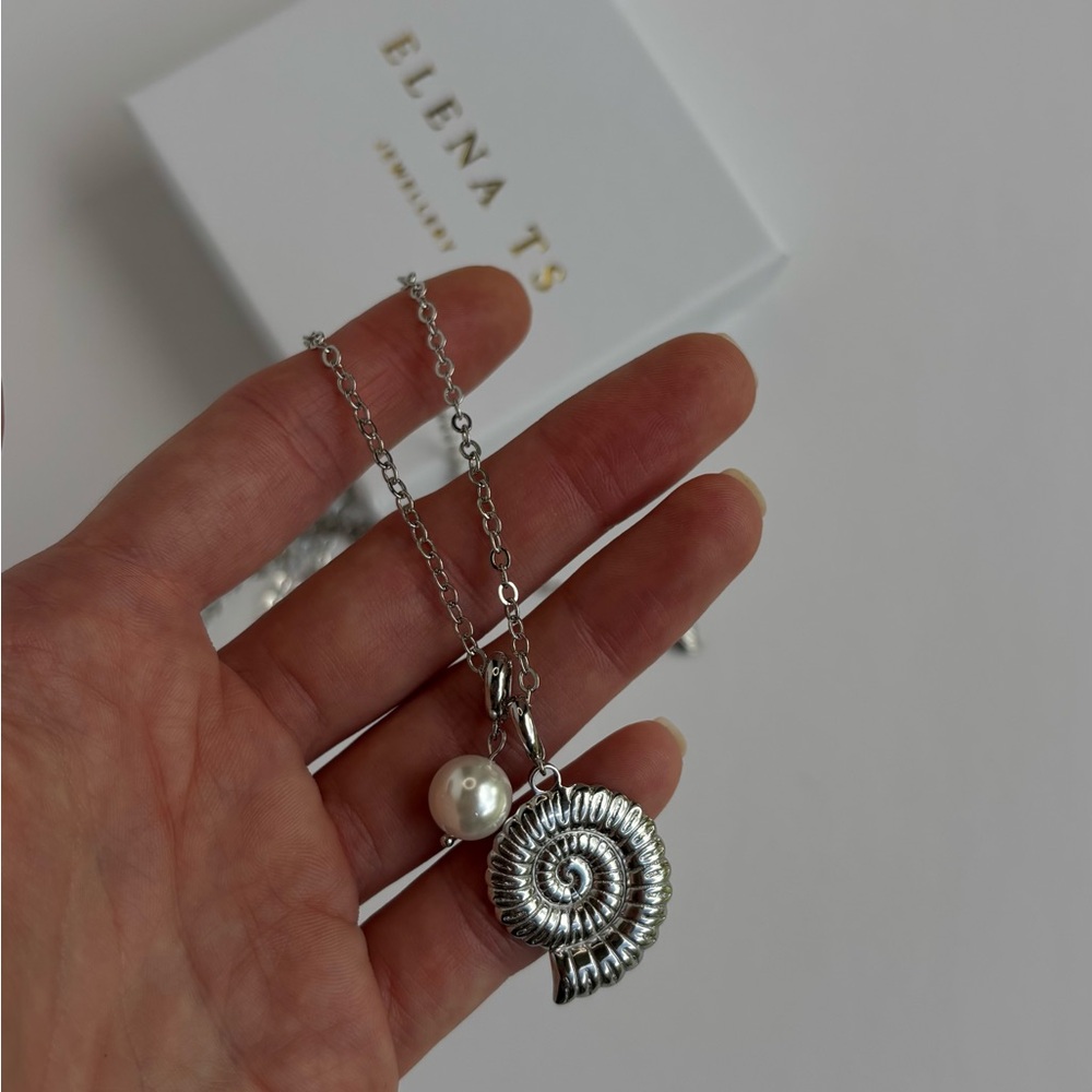 334 Shell Pearl Pendant Necklace